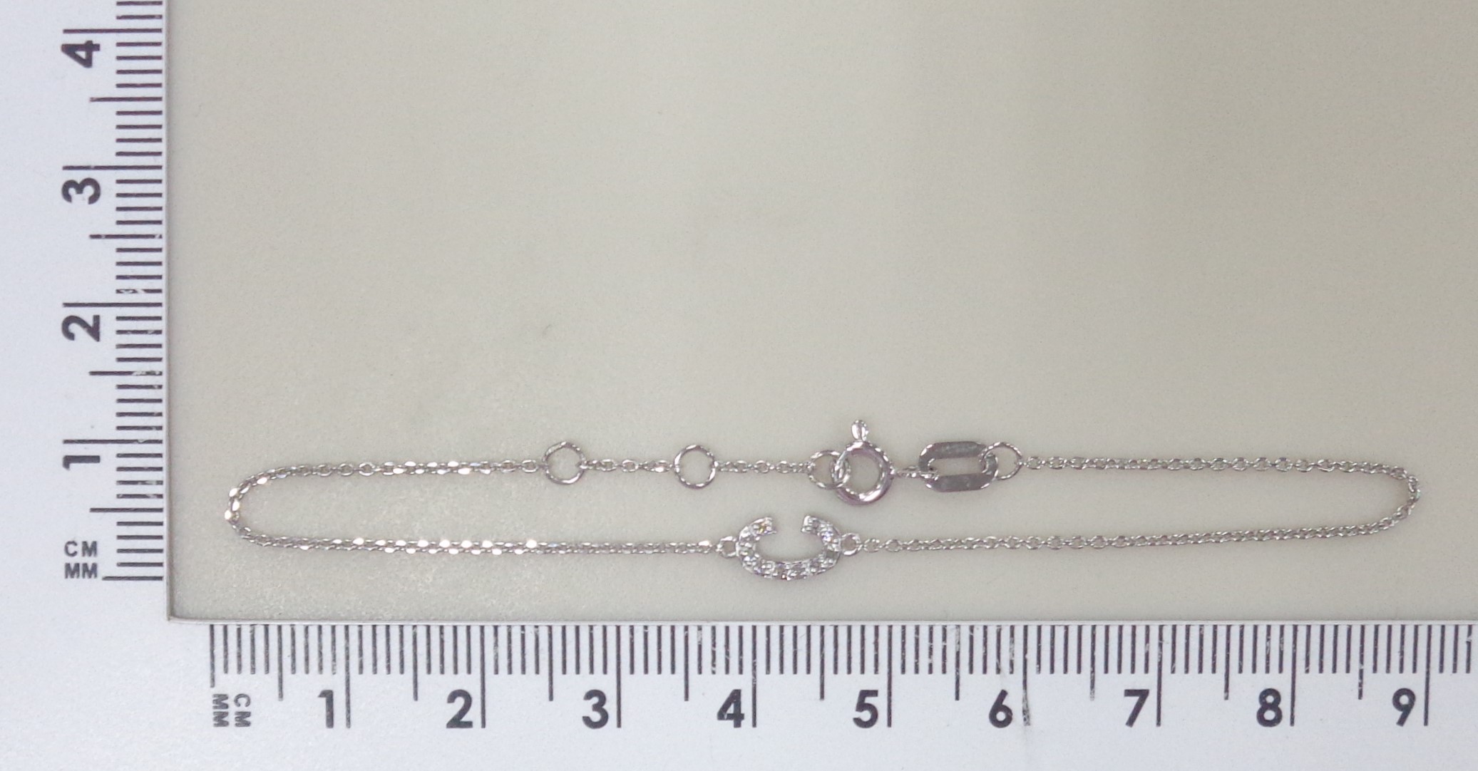 Браслет из белого золота с бриллиантами "С"